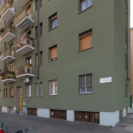 Guesthost - Cimiano M2 Balcony