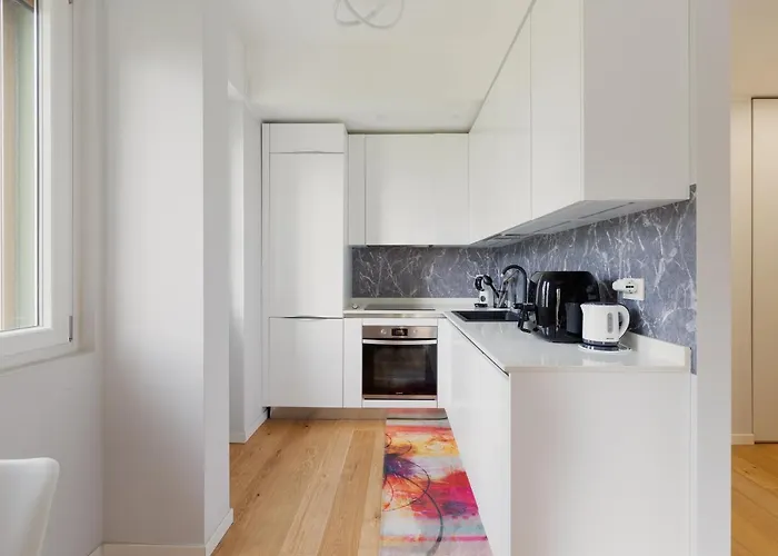 Guesthost - Cimiano M2 Balcony Apartment Mailand